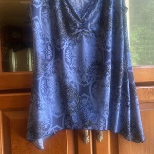 2/$20. Women’s Size Medium Sleeveless Top
